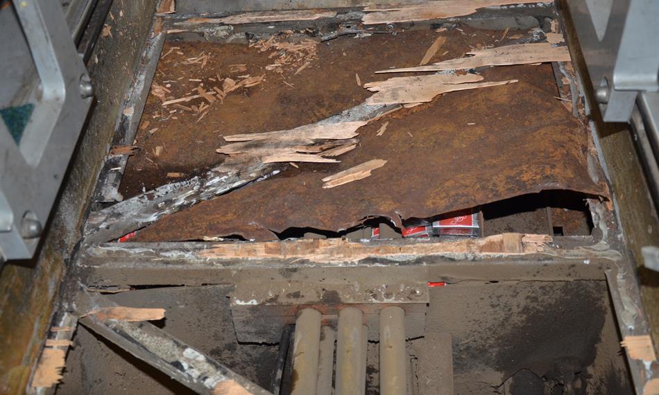 2014-11-20-137podlaha bus.JPG